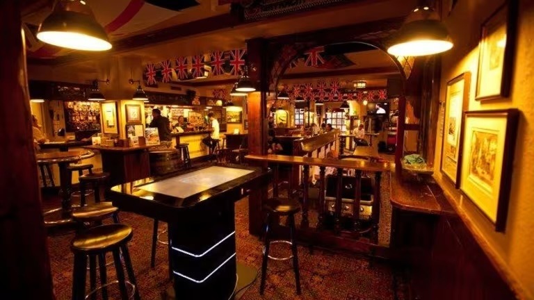 Mr. Pickwick Pub: The Quintessential British Pub Experience in Zug